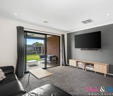 3 Bedroom Modern Family home for Rent! - Photo 3