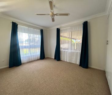 COZY THREE BEDROOM HOME - Photo 3