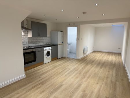 Studio Flat, Two Mile Hill Road, BS15 - Photo 5