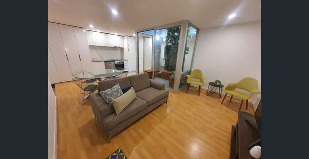 Fully Furnished Stylish Entertainer in Central CBD Location - Photo 1