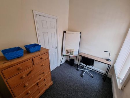 3 bedroom terraced house to rent - Photo 5