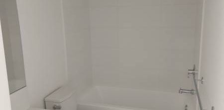 Beautiful 2 bedroom 2 bathroom apartment - Photo 2