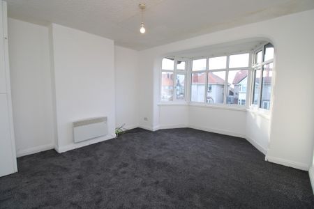 To Let 1 Bed Flat - Photo 3