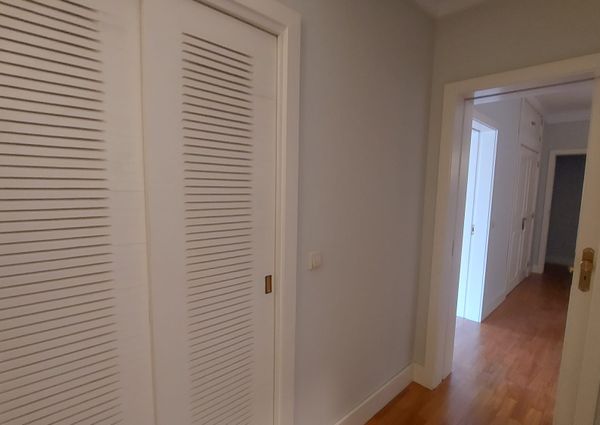 Apartamento T4 para Arrendamento com Garagem em zona prestigiada no Porto