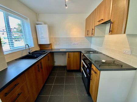 Woodend, Kingswood - Photo 5