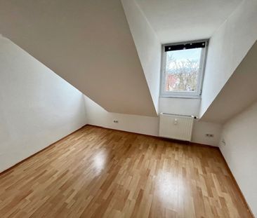 CHARMANT! 4 Zimmerwohnung mit Dachterrasse und Einbauküchenübernahme - Foto 6