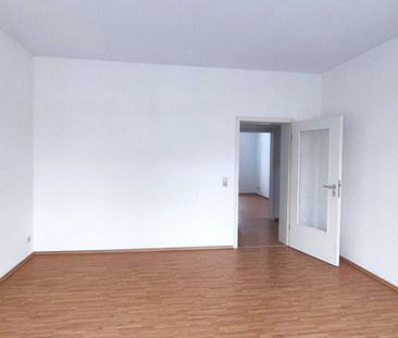 Sonnige 2-Zimmer-Wohnung mit Balkon! - Foto 1