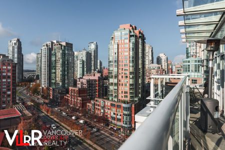 Penthouse in Downtown Vancouver, BC - Photo 5