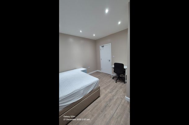 Room in a Shared House, Surrey Road, RG2 - Photo 1