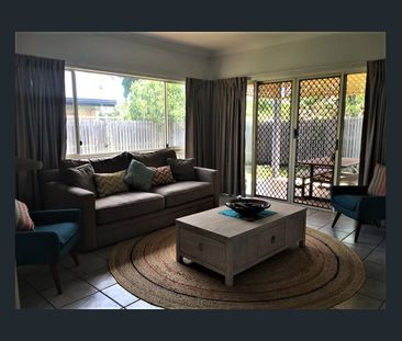 IMMACULATE AND CHARMING COTTAGE - Photo 2