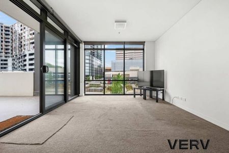 CONTEMPORARY TWO-BEDROOM APARTMENT IN PRIME BELCONNEN LOCATION - Photo 2