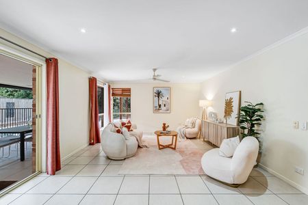 Spacious Family Home with Pool in Peaceful Old Orchard Estate - Photo 2