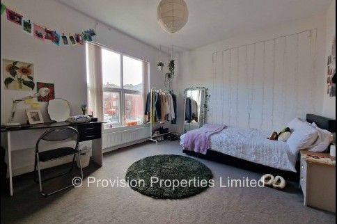 6 Bedroom Leeds Student Properties - Photo 1