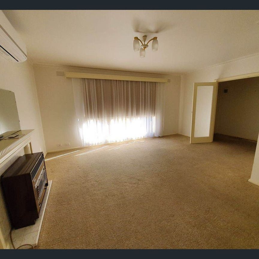 Living in Central Box Hill 2 Bedroom *Furnished - Photo 1