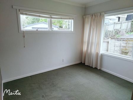 Macleans zone upstairs unit - Photo 5