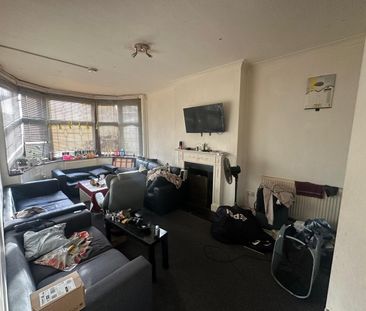 4 Bed Terraced House, Eastern Avenue, IG4 - Photo 1