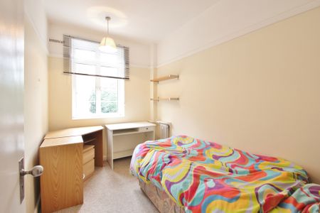 Latymer Court, Hammersmith Road, Hammersmith, London, W6 - Photo 4