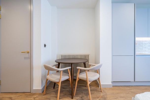 Studio to rent - Photo 1