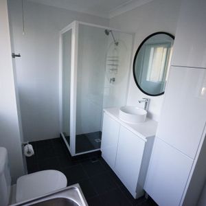 Modern 2 bedroom unit in Prime CBD location - Photo 2