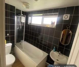 1 bedroom in a house share to rent - Photo 5