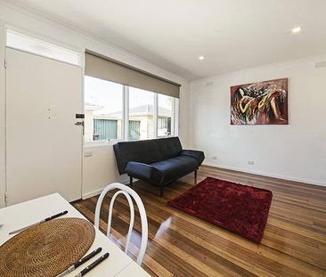 FANTASTIC LOCATION | SECONDS TO BEACH | LOW MAINTENANCE - Photo 4