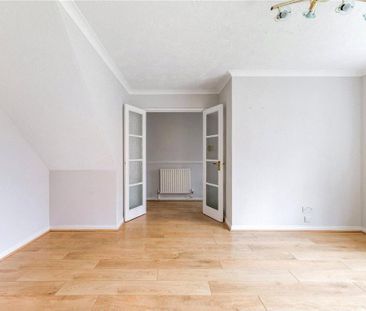 4 bedroom detached house to rent - Photo 2