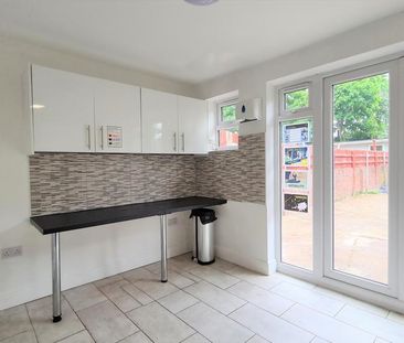 4 bedroom terraced house to rent - Photo 4