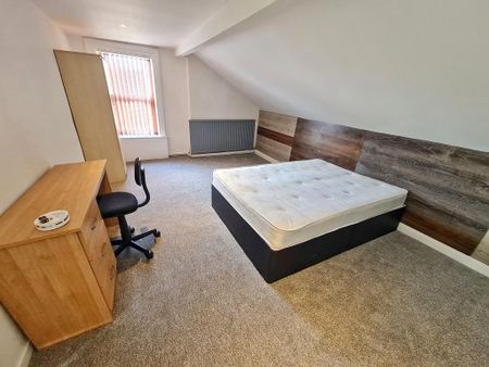 3 bedroom end of terrace house to rent - Photo 4