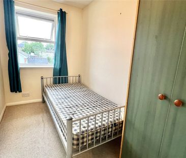 2 bedroom in Charles Place, Reading - Photo 3