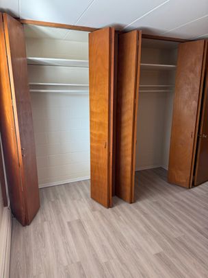 1 BDRM/1 BATH - 2315 7TH ST E - Available NOV 1 - Photo 1