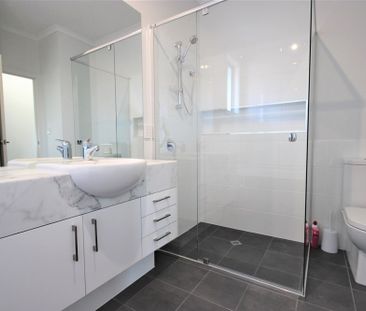 6-bedroom shared house / townhouse, Fifth Street - Photo 6