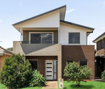 Contemporary Comfort & Convenience - 4 Bedroom + Study - Walk to sh... - Photo 2
