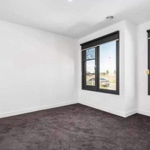 Clyde North - Photo 2