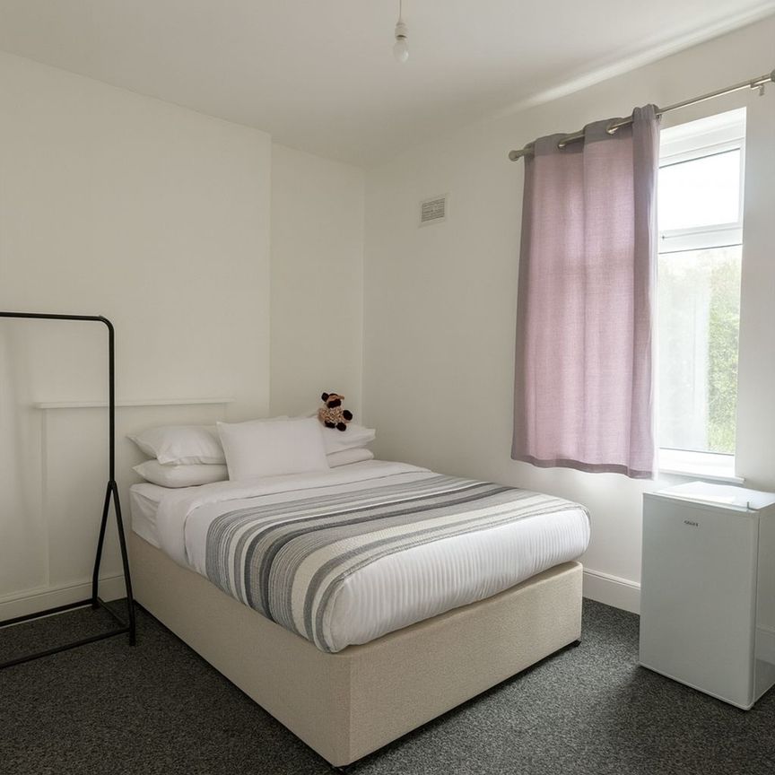 Room in a Shared House, Quadrant Road, CR7 - Photo 1