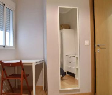 Room in 6-bedroom apartment in Ciutat Vella - Foto 1