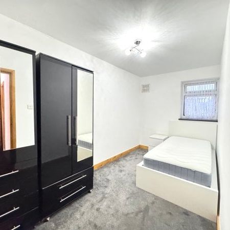 Arundel Close, Stratford E15, Property for rent - Photo 1