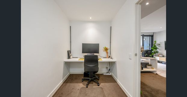 Modern 1-Bedroom Apartment with Study in Travancore - Photo 1