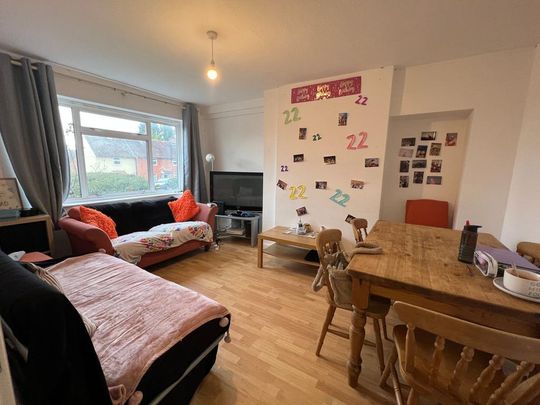 6 bedroom detached house to rent - Photo 1