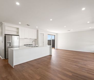 Stunning Brand new 5 bedroom home - Photo 3