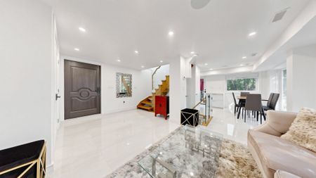 For Lease - 23A Donwoods Drive, Toronto, Ontario - Photo 2