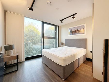 2 Bed Flat, Tower Bridge Road, SE1 - Photo 2