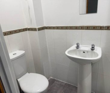 2 bedroom semi-detached house to rent - Photo 6