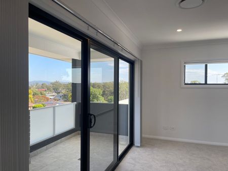 Brand New Luxury Home - Photo 2