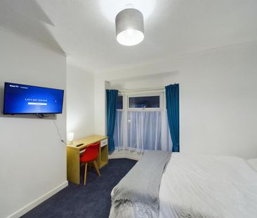 4 bedroom house of multiple occupation to rent - Photo 3