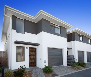 Modern 3 bedroom Townhouse - Photo 3