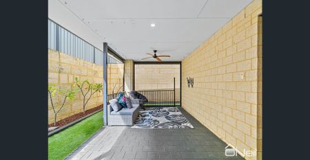 BYFORD - 4x2 - ELEGANT FAMILY HOME IN THE SCARP ESTATE - READY TO IMPRESS THE FAMILY FOR CHRISTMAS! - Photo 2