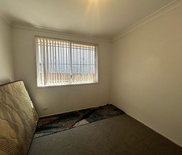 Cozy Family Home in a Hassle Free Location! - Photo 2