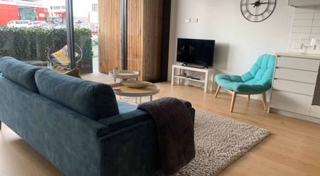 Large Furnished Apartment - Short Term to Nov 2025 - Photo 2