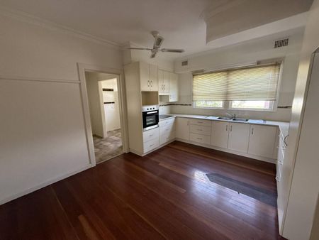 Low-Set Family Home in Westlawn on a Flat Block - Photo 2