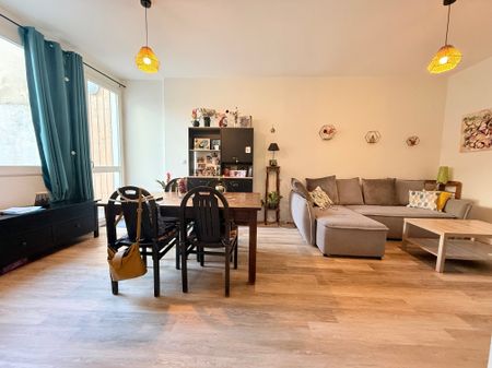 Location Appartement 4 pièces 75m² ROCHEFORT 17300 - Photo 2